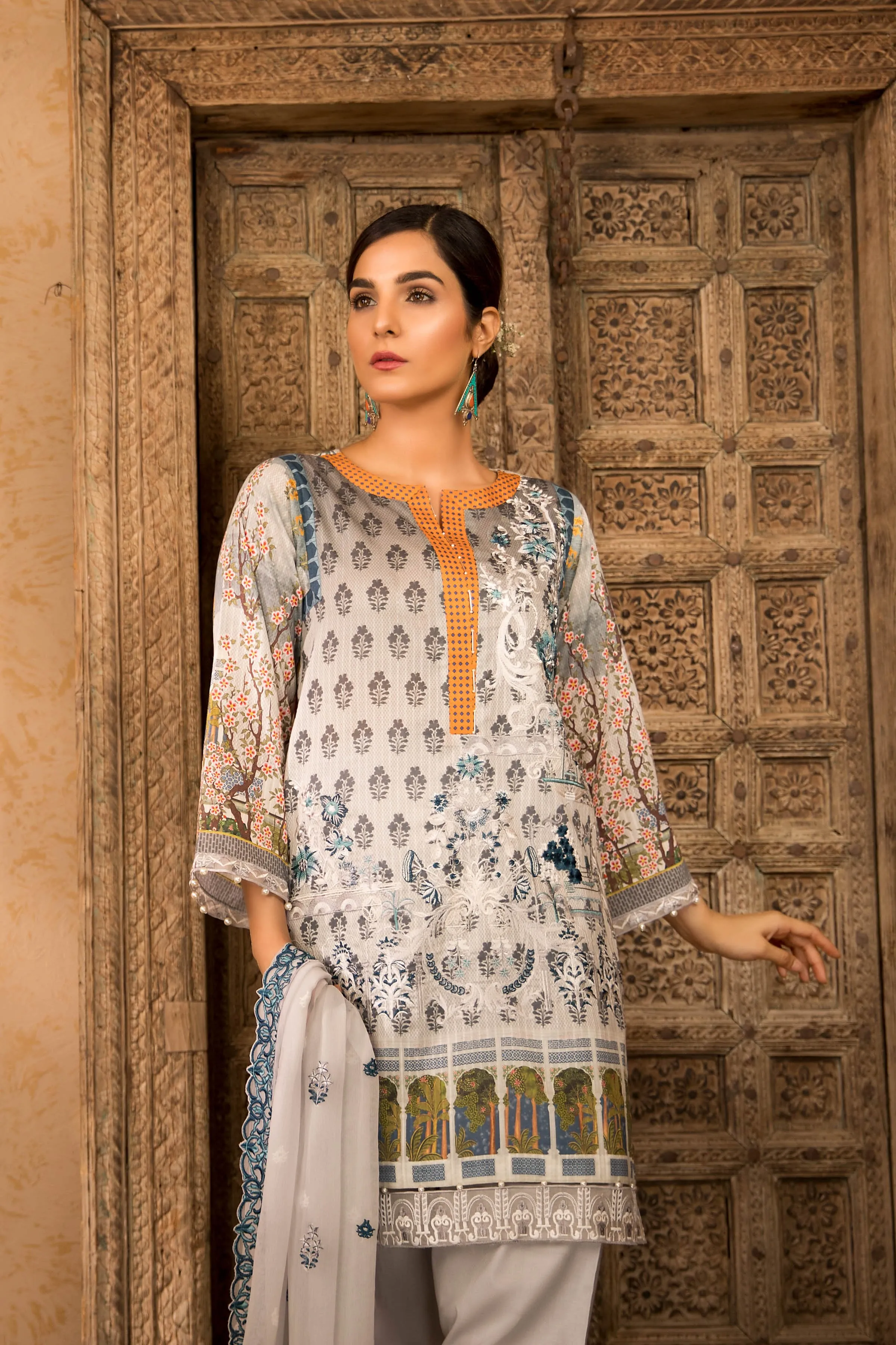 Sapphire Naqsh Dar Lawn Eid Collection Vol-V – Badal Mahal B