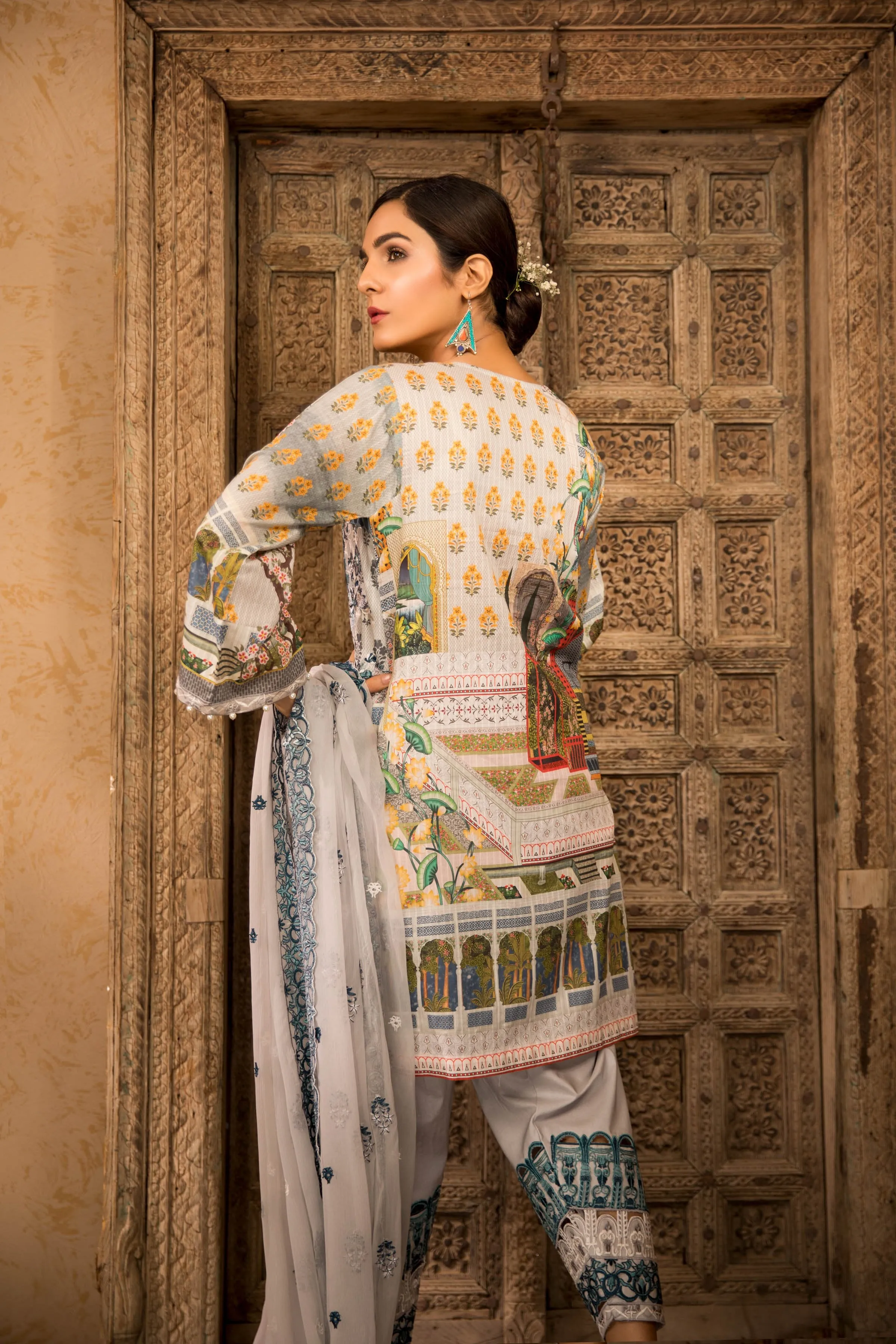 Sapphire Naqsh Dar Lawn Eid Collection Vol-V – Badal Mahal B